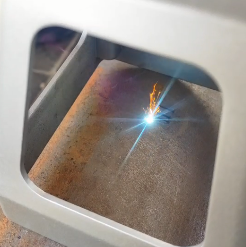 Comment fonctionnent les machines de marquage laser?